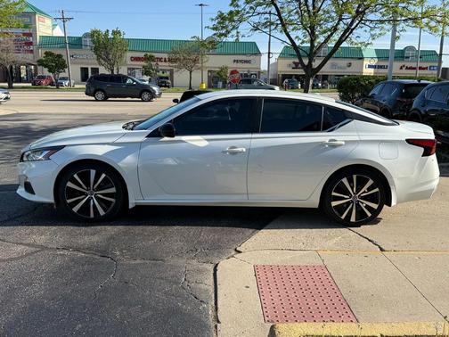 Pearl White Tricoat 2019 Nissan Altima 2.5 SR