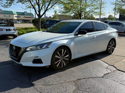 Pearl White Tricoat 2019 Nissan Altima 2.5 SR