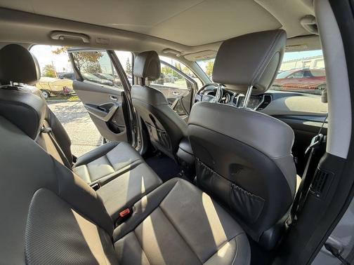 2016 Hyundai SANTA FE SE