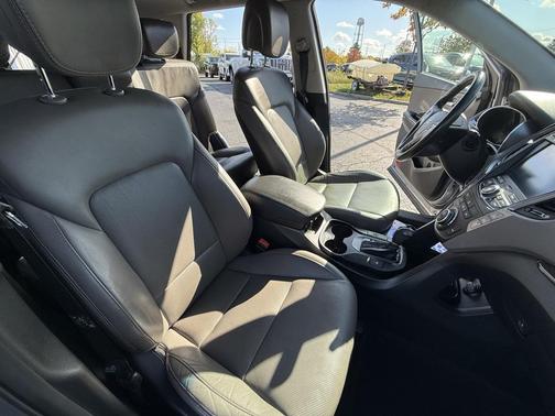 2016 Hyundai SANTA FE SE