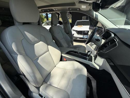 2020 Volvo XC90 T5 Momentum