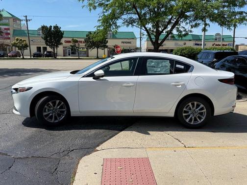 Snowflake White Pearl Mica 2026 Mazda Mazda3 FWD