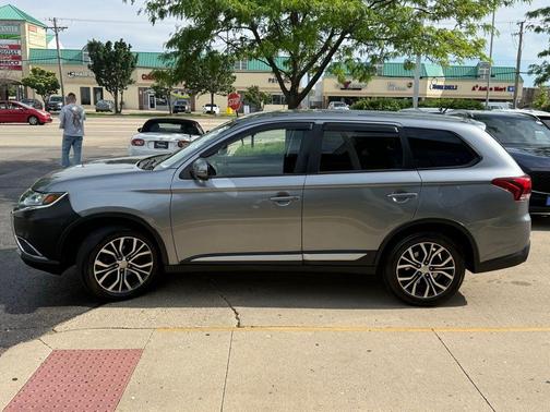 Mercury Gray Metallic 2016 Mitsubishi Outlander SE