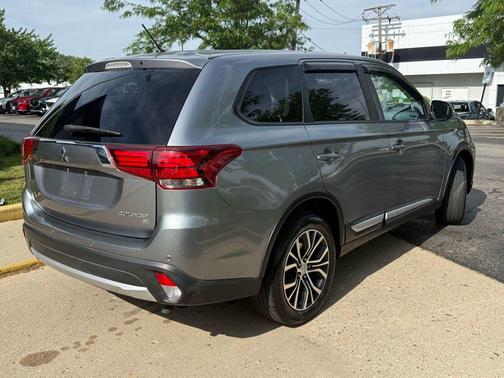 Mercury Gray Metallic 2016 Mitsubishi Outlander SE