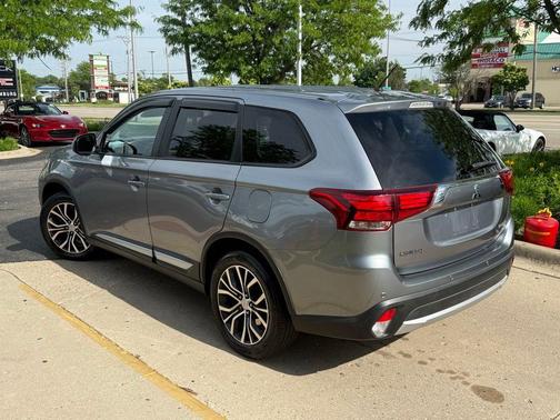 Mercury Gray Metallic 2016 Mitsubishi Outlander SE