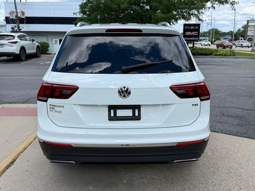 White 2018 Volkswagen Tiguan 2.0T SEL