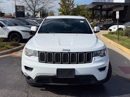Bright White Clearcoat 2019 Jeep Grand Cherokee Laredo