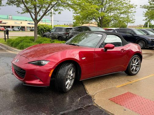 Soul Red Crystal Metallic 2022 Mazda MX-5 Miata Grand Touring