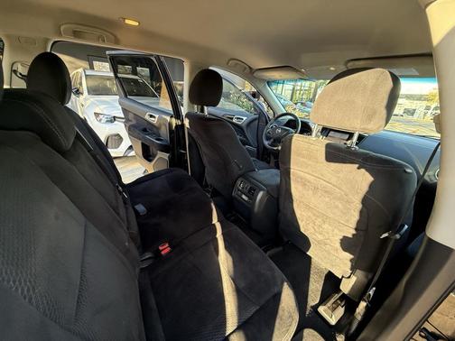 2016 Nissan Pathfinder SV