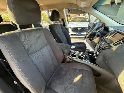 2016 Nissan Pathfinder SV