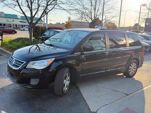 Nocturne Black Metallic 2012 Volkswagen Routan SEL w/Navigation