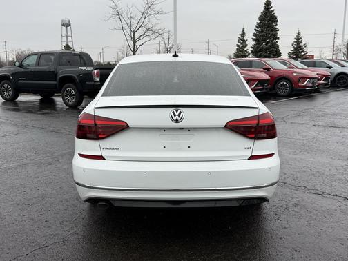 2019 Volkswagen Passat 2.0T R-Line