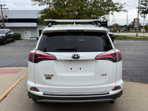 Super White 2018 Toyota RAV4 XLE