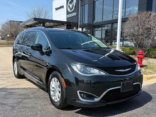 2018 Chrysler Pacifica Touring-L