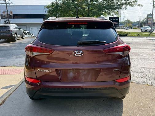 Ruby Wine 2016 Hyundai TUCSON SE