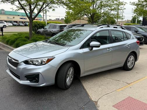 Ice Silver Metallic 2017 Subaru Impreza 2.0i Premium
