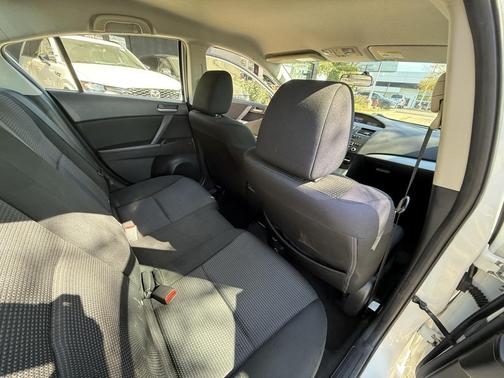 2013 Mazda Mazda3 i Sport