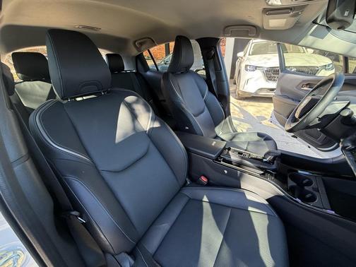 2023 Toyota Prius XLE
