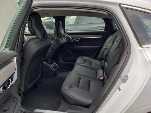 2025 Volvo S90 B6 Ultra