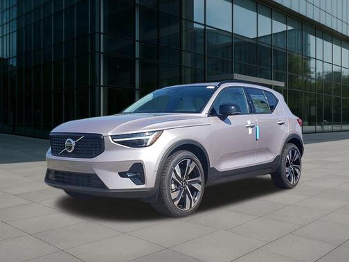 2026 Volvo XC40 B5 Ultra