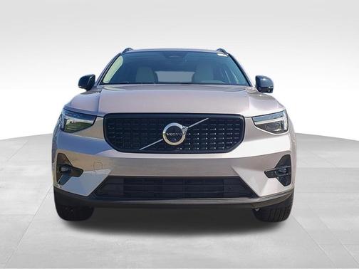 2026 Volvo XC40 B5 Ultra