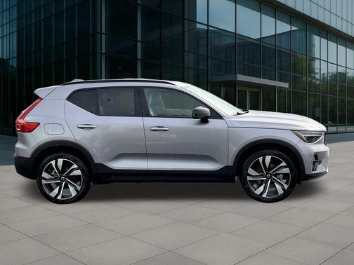 2026 Volvo XC40 B5 Ultra
