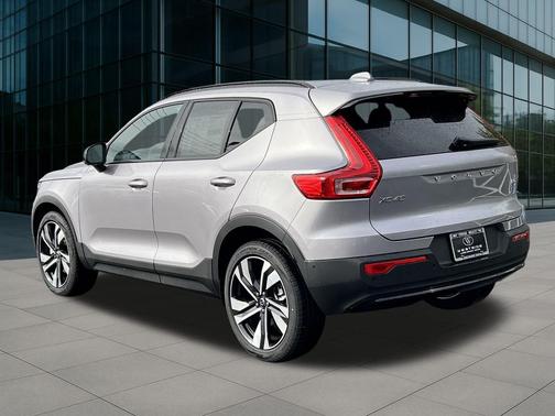 2026 Volvo XC40 B5 Ultra