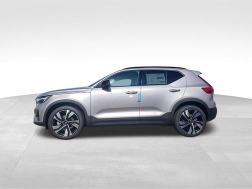 2026 Volvo XC40 B5 Ultra