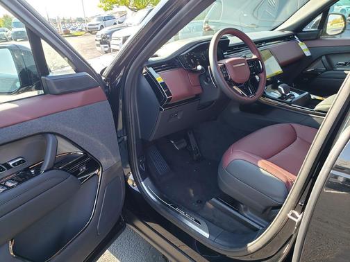 2025 Land Rover Range Rover Sport SE