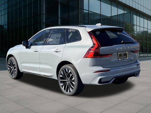 2026 Volvo XC60 B5 Ultra