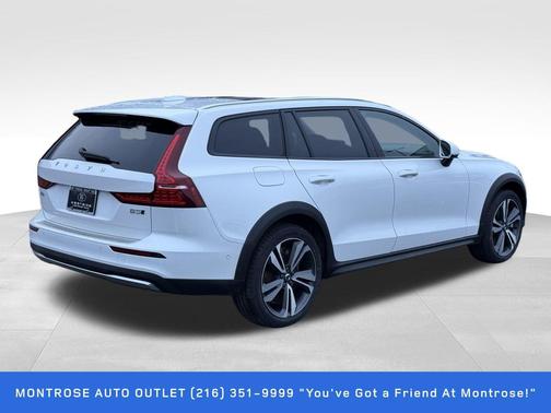 2024 Volvo V60 Cross Country B5 Plus