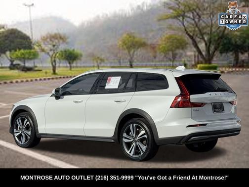 2024 Volvo V60 Cross Country B5 Plus