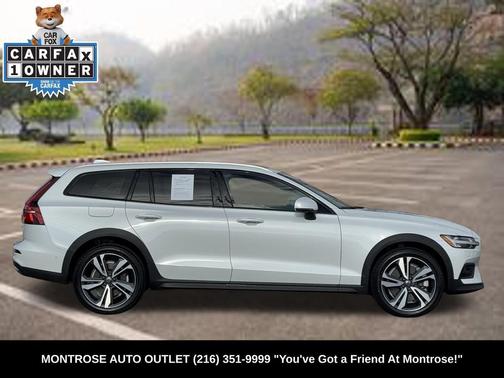 2024 Volvo V60 Cross Country B5 Plus