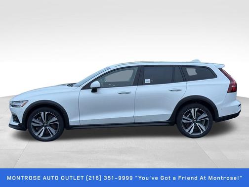2024 Volvo V60 Cross Country B5 Plus