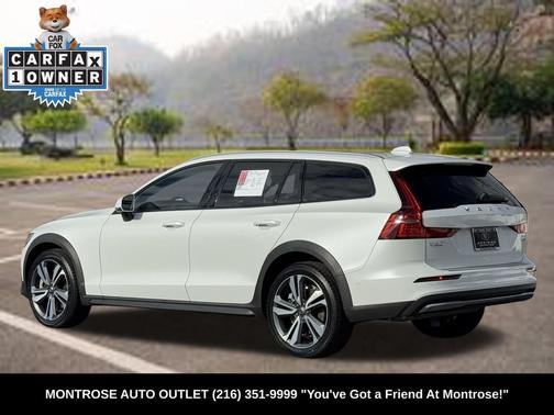 2024 Volvo V60 Cross Country B5 Plus