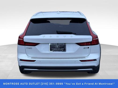 2024 Volvo V60 Cross Country B5 Plus