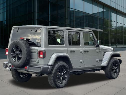 2023 Jeep Wrangler 4-Door Sahara Altitude 4x4