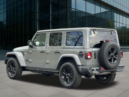 2023 Jeep Wrangler 4-Door Sahara Altitude 4x4