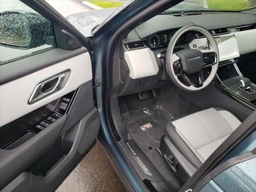 2026 Land Rover Range Rover Velar P250 SE R-Dynamic