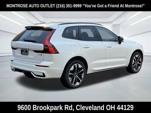 Crystal White Metallic 2026 Volvo XC60 B5 Plus
