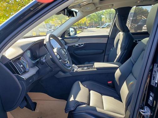 2026 Volvo XC90 B6 Ultra Dark Theme 7-Seater