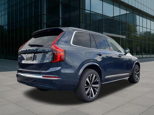 2026 Volvo XC90 B6 Core