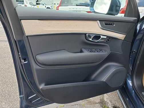 2026 Volvo XC90 B6 Core