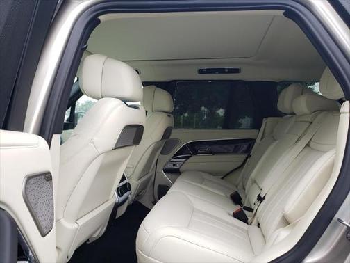 2025 Land Rover Range Rover P550e Autobiography
