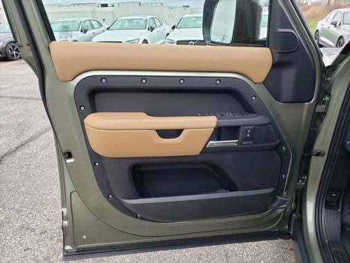 2025 Land Rover Defender 110 P400 X-Dynamic SE