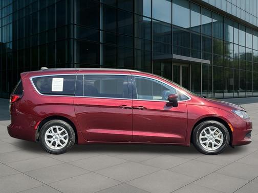 2021 Chrysler Voyager LXI