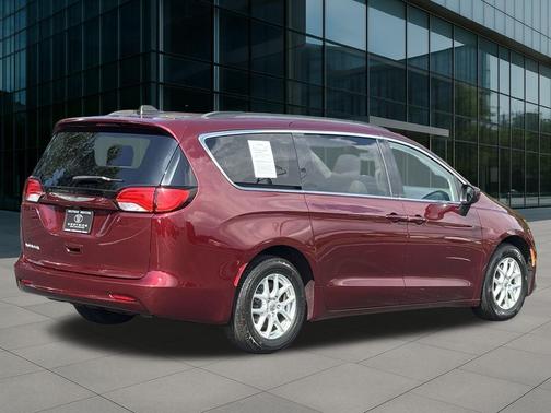 2021 Chrysler Voyager LXI