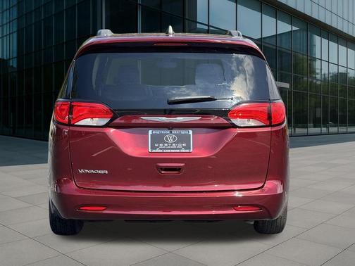 2021 Chrysler Voyager LXI