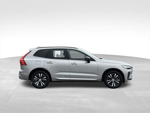 2024 Volvo XC60 B5 Core Dark Theme