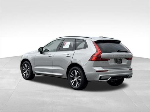 2024 Volvo XC60 B5 Core Dark Theme